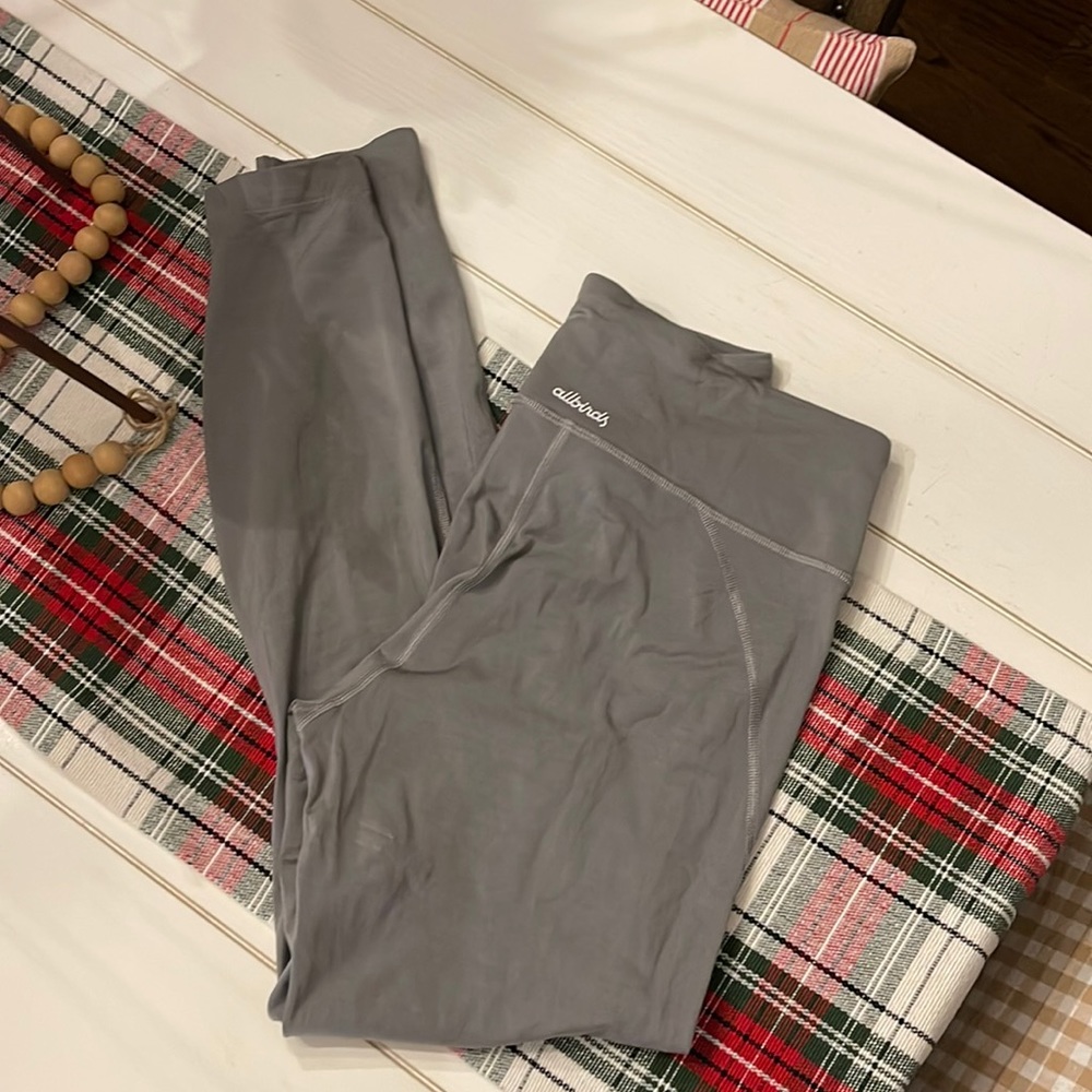 **NWOT ALLBIRDS LEGGINGS SIZE medium